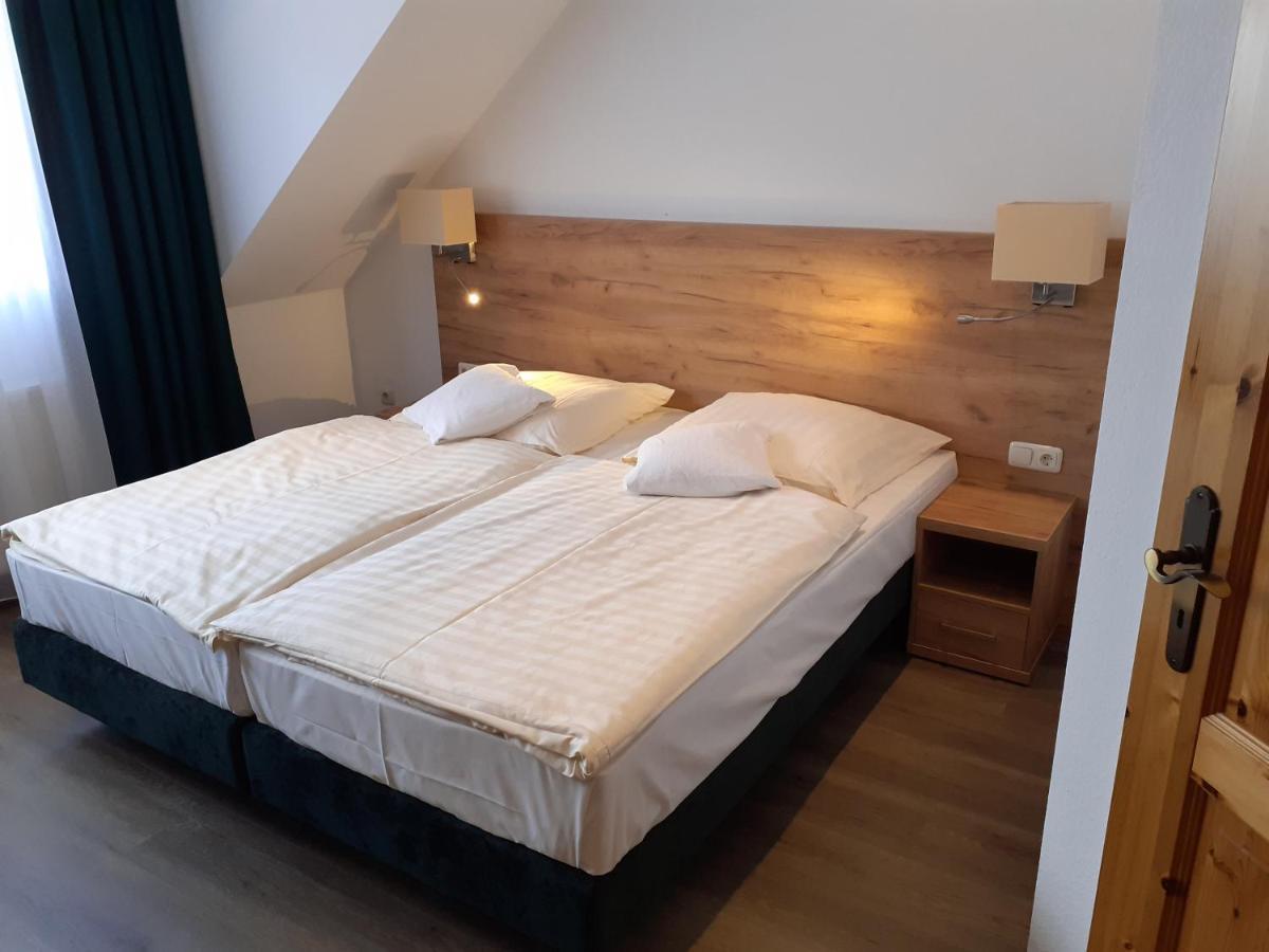 Land-Gut-Hotel Zum Alten Forsthaus - Aufladestation Fuer Elektroautos Hürtgenwald Dış mekan fotoğraf