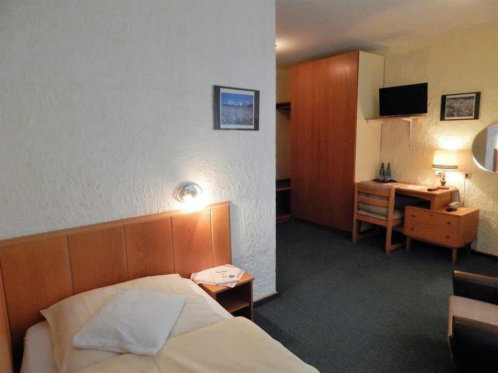 Land-Gut-Hotel Zum Alten Forsthaus - Aufladestation Fuer Elektroautos Hürtgenwald Dış mekan fotoğraf