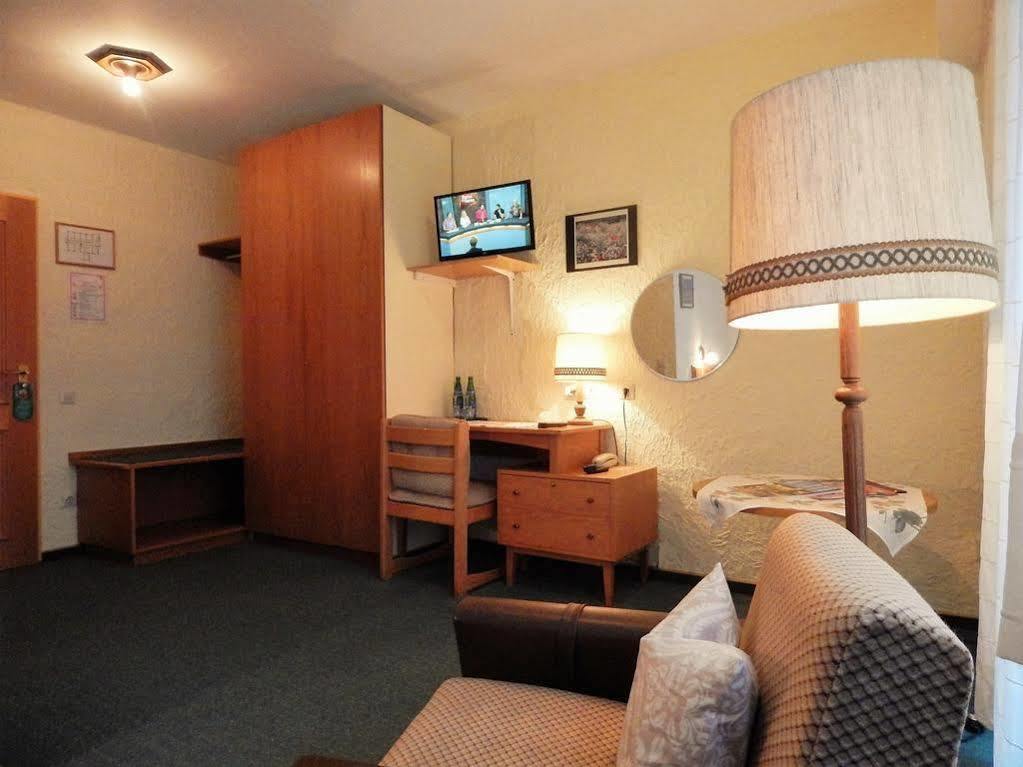 Land-Gut-Hotel Zum Alten Forsthaus - Aufladestation Fuer Elektroautos Hürtgenwald Dış mekan fotoğraf