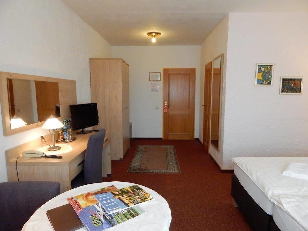 Land-Gut-Hotel Zum Alten Forsthaus - Aufladestation Fuer Elektroautos Hürtgenwald Dış mekan fotoğraf
