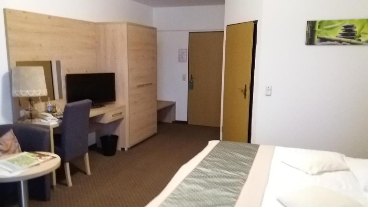 Land-Gut-Hotel Zum Alten Forsthaus - Aufladestation Fuer Elektroautos Hürtgenwald Dış mekan fotoğraf