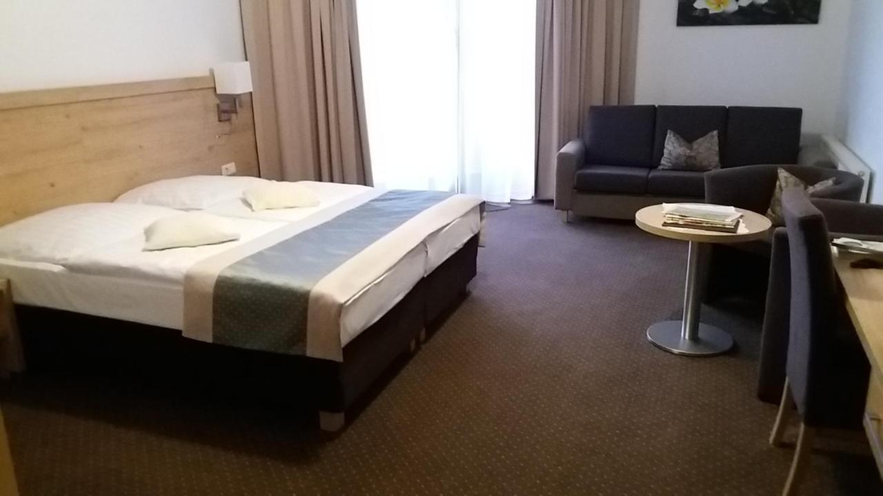 Land-Gut-Hotel Zum Alten Forsthaus - Aufladestation Fuer Elektroautos Hürtgenwald Dış mekan fotoğraf